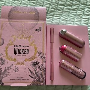 R.E.M. BEAUTY X WICKED GALINDA MAKEUP SET